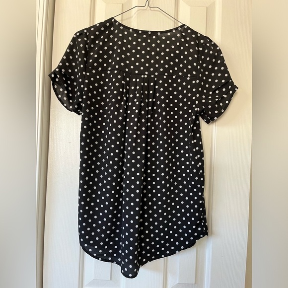 Women’s XS short sleeve black and white polka dot sheet blouse - Picture 3 of 7